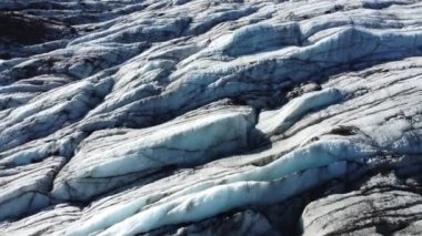  İzlanda 'daki Doğa Vatnajokull Buzulu beyaz kar ve mavi buz mevsimi mevsimi manzarası 4k. Yüksek kalite 4k görüntü