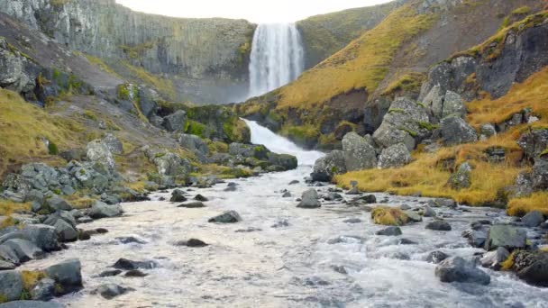7680X4320 Cascada Islandia Río Montaña Temporada Otoño Hermoso Paisaje Volcánico — Vídeos de Stock