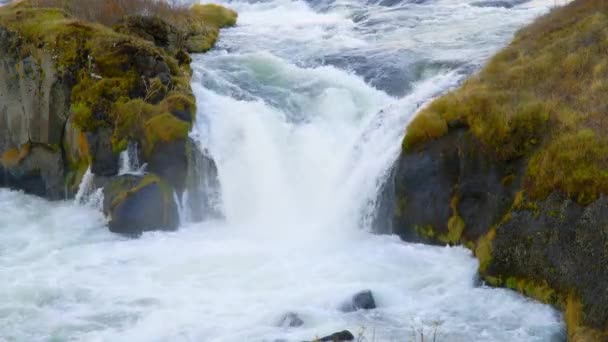 7680X4320 Wasserfall Bei Sonnenaufgang Schöner Reiner Fluss Island Naturlandschaft Hochauflösendes — Stockvideo