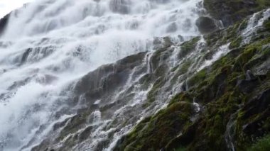 İzlanda Doğa Alanı 'ndaki güçlü Dynjandi Şelalesi. Yüksek kalite 4k görüntü