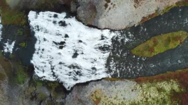 İzlanda Doğa Alanı 'ndaki güçlü Dynjandi Şelalesi. Yüksek kalite 4k görüntü