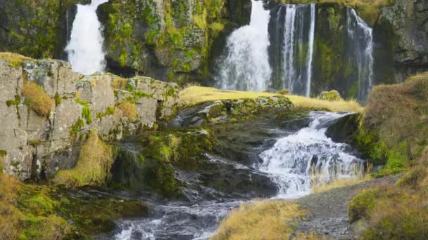 7680X4320 Wasserfall Island Gebirgsfluss Zur Herbstzeit Wunderschöne Natur Vulkanische Landschaft — Stockvideo