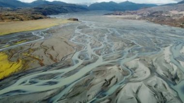 İzlanda 'daki buzul nehri doğa su deseni güzel ve büyülü hava manzarası. Yüksek kalite 4k görüntü