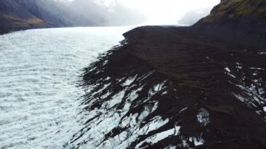  İzlanda 'daki Doğa Vatnajokull Buzulu beyaz kar ve mavi buz mevsimi mevsimi manzarası 4k. Yüksek kalite 4k görüntü