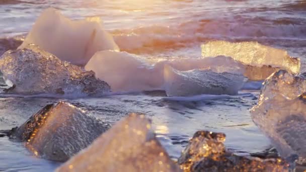 Famosa Spiaggia Diamanti Islanda Iceberg Che Brillano Sulla Sabbia Vulcanica — Video Stock