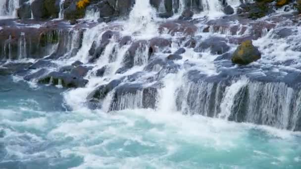 Prachtige Natuur Waterval Ijsland Pure Turquoise Water Mountain River Schot — Stockvideo