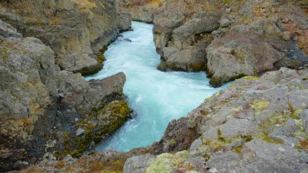 Rzeka Kanion Czystą Turkusową Wodą Lodowcową Niezwykły Górski Krajobraz Przyrody — Wideo stockowe