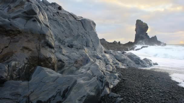 Islandzkie Wybrzeże Black Sand Beach Zachodzie Słońca Wulkaniczny Klif Blue — Wideo stockowe