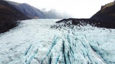  İzlanda 'daki Doğa Vatnajokull Buzulu beyaz kar ve mavi buz mevsimi mevsimi manzarası 4k. Yüksek kalite 4k görüntü