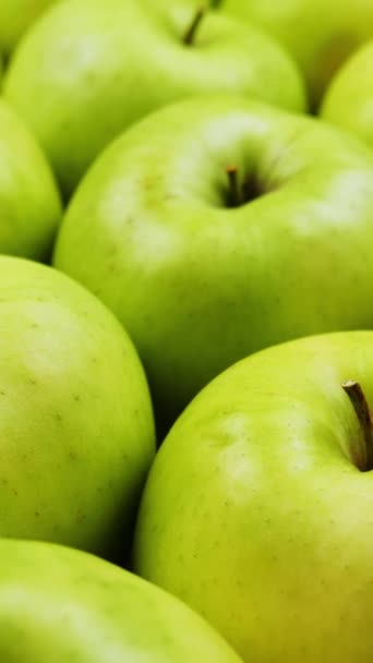 Κάθετη Οθόνη Φρέσκα Πράσινα Μήλα Στο Παντοπωλείο Σούπερ Μάρκετ Διατροφική — Αρχείο Βίντεο