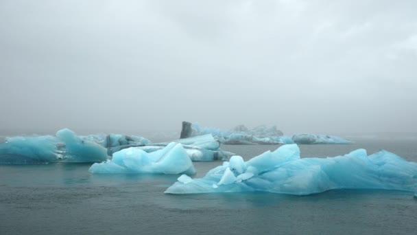 Blue Iceberg Foggy Glacier Lagoon Pure Nature Iceland Beautiful Natural — 图库视频影像