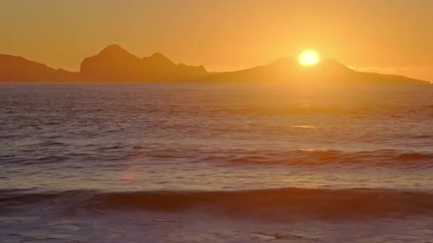 Sunrise Stormy Sea Shining Golden Waves Sun Reflection Sunset Amazing — Stockvideo