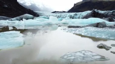  İzlanda 'daki Doğa Vatnajokull Buzulu beyaz kar ve mavi buz mevsimi mevsimi manzarası 4k. Yüksek kalite 4k görüntü