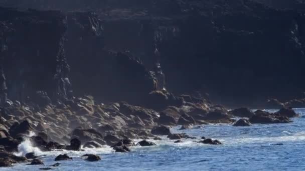 Vulkanische Küste Des Ozeans Island Reines Blaues Meer Bei Sonnigem — Stockvideo
