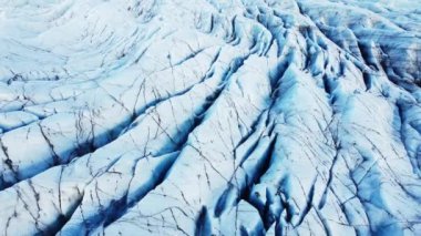 İzlanda 'daki Doğa Vatnajokull Buzulu beyaz kar ve mavi buz mevsimi mevsimi manzarası 4k. Yüksek kalite 4k görüntü