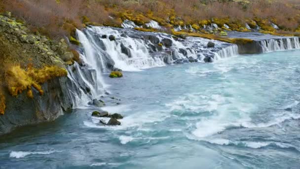 Autumn Waterfall Iceland Pure Turquoise Water Mountain River Popular Tourist — Stockvideo