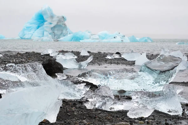 Даймонд Біч Ісландії Неймовірний Пейзаж Чистими Блакитними Айсбергами Чорному Піску — стокове фото