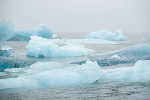 Big Blue Icebergs Στη Λιμνοθάλασσα Jokulsarlon Glacier Παγετώνας Στο Γαλήνιο — Φωτογραφία Αρχείου