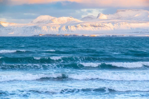 Icelandic Fjords Sunset Ocean Coast Snow Covered Mountains Winter Landscape — Foto Stock