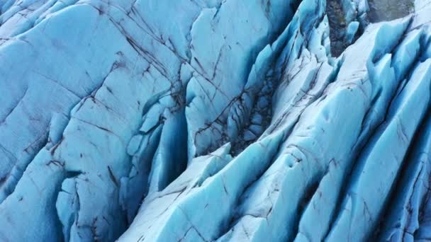 冰岛的Vatnajokull冰川 古老的纯蓝色冰 冬季景观空中景观 热门旅游胜地 欧洲最大的冰川清澈的冰水全球变暖概念 高质量的4K镜头 — 图库视频影像