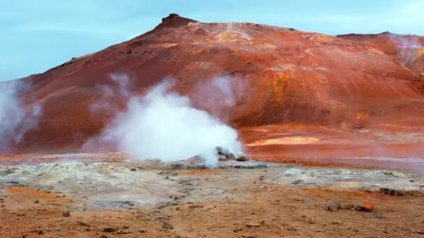 Geothermal Area Iceland Pure Green Energy Sulfur Valley Smoking Fumaroles — Vídeo de stock