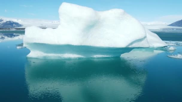 Zlanda Daki Eriyen Buzulun Buzdağı Uçsuz Bucaksız Yakın Hava Görüntüsü — Stok video