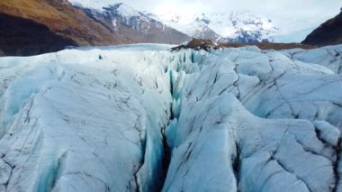 Vatnajokull Buzulu İzlanda 'da. Eski mavi buz. Kış manzaralı hava manzarası. Yüksek kalite 4k görüntü