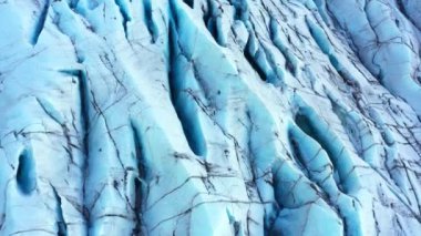 Vatnajokull Buzulu İzlanda 'da. Eski mavi buz. Kış manzaralı hava manzarası. Yüksek kalite 4k görüntü