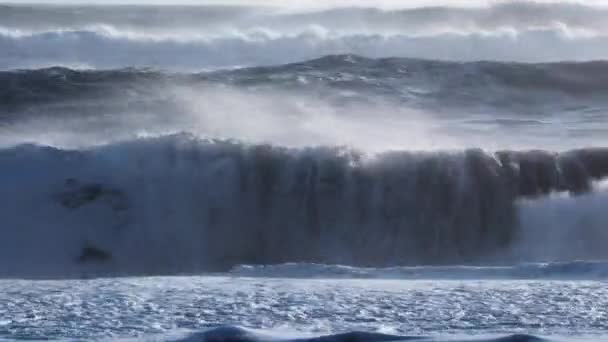Mächtige Ozeanwelle Sturm Atlantik Fabelhafte Gezeiten Sonnigen Tagen Riesige Wellen — Stockvideo