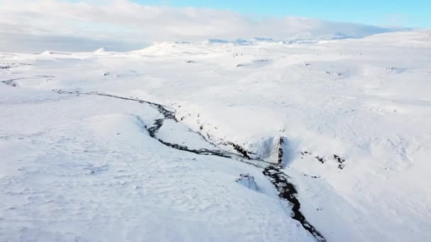 Snowy Mountain Highlands Range Frozen River Winter Field Island Inspirierende — Stockvideo