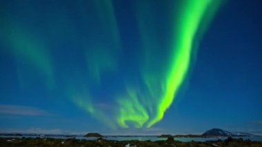 Aurora Borealis, İzlanda 'daki Kuzey Işıkları, Myvatn Gölü Gecesi Zaman Hızı, Astronomik Fenomen, Güneş Rüzgarı, Dünya Elektromanyetik Alanı