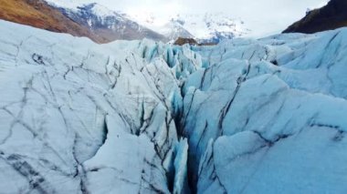 Vatnajokull Buzulu İzlanda 'da. Eski mavi buz. Kış manzaralı hava manzarası. Yüksek kalite 4k görüntü