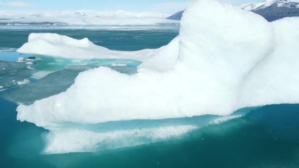 Ijsberg Van Smeltende Gletsjer Ijsland Extreme Close Luchtfoto Arctische Natuur — Stockvideo