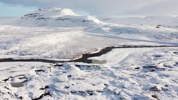 Snowy Mountain Highlands Range Frozen River Winter Field Island Inspirierende — Stockvideo