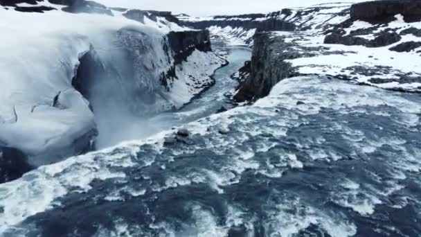 Водопад Edge Fly Landscape Epic Aerial Flight Famous Waterfall Iceland — стоковое видео