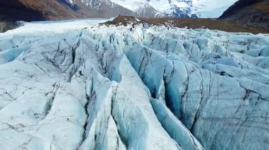 Vatnajokull Buzulu İzlanda 'da. Eski mavi buz. Kış manzaralı hava manzarası. Yüksek kalite 4k görüntü