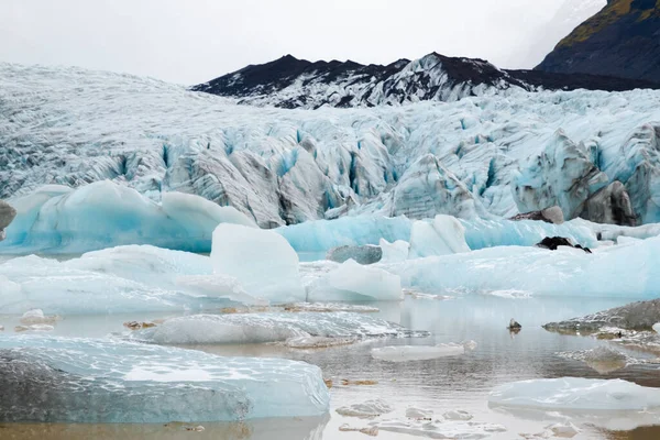 아이슬란드의 겨울의 순수푸른 북유럽 나라의 얼어붙은 아름다운 온난화 변화의 개념이다 — 스톡 사진