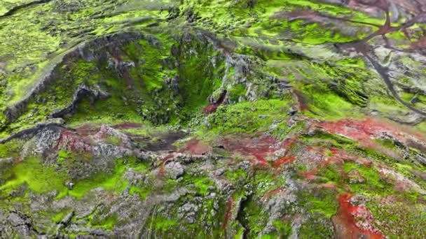 灭绝的火山景观 火山覆盖的苔藓在早春 冰岛纯天然 地热活动轨迹 史诗航空视图4K — 图库视频影像