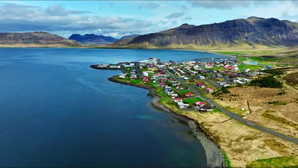 Malé Město Oceánu Sopečné Hory Průzračná Modrá Mořská Voda Krásná — Stock video
