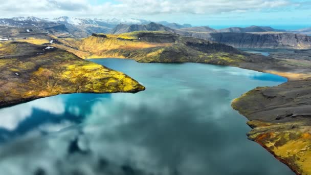 Bergmeer Schilderachtige Reflectie Van Wolken Helder Gletsjerwater Landschappelijk Luchtlandschap Ijsland — Stockvideo