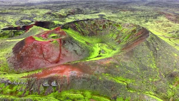 Erloschene Vulkanlandschaften Zeitigen Frühling Mit Moos Bedeckte Vulkanberge Unberührte Natur — Stockvideo