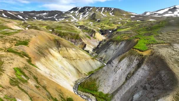 Colorful Mountain Range Iceland Summer Inspiring Landscape Snow Grass River — Stock Video