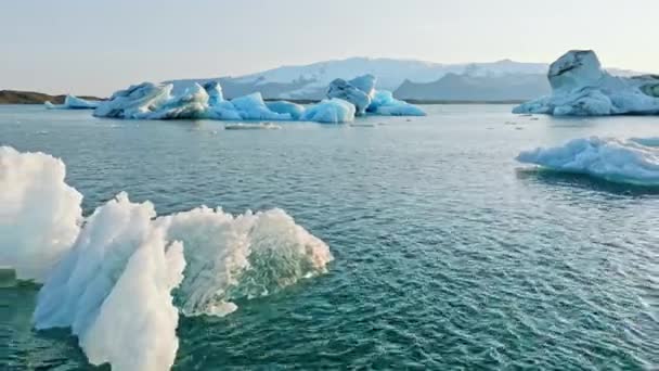 Zlanda Turkuaz Buzul Gölü Nde Büyük Buz Parçaları Gün Batımında — Stok video