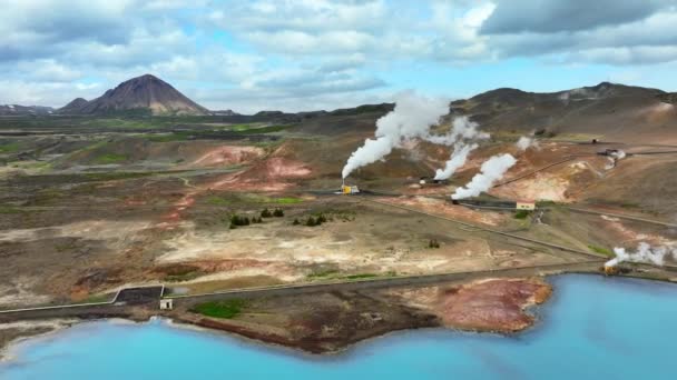 Nowoczesna Elektrownia Geotermalna Pracująca Malowniczym Krajobrazie Wulkanicznym Islandii Gorący Biały — Wideo stockowe