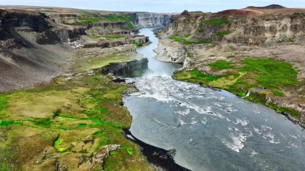 Cañón Con Río Montaña Islandia Colosal Fenómeno Geológico Erosión Del — Vídeo de stock