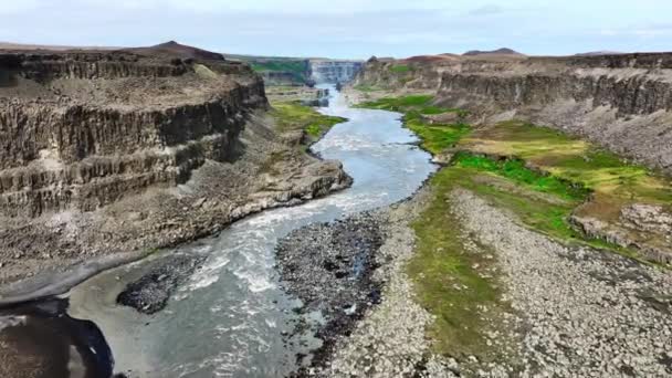 Cañón Con Río Montaña Islandia Colosal Fenómeno Geológico Erosión Del — Vídeo de stock