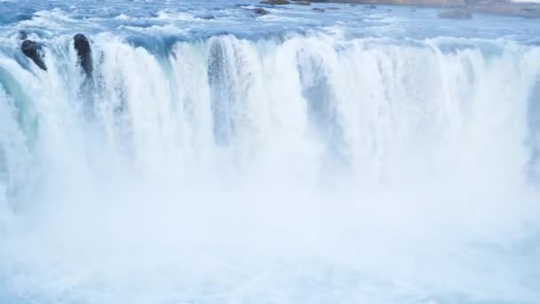 Wodospad Islandii Czysta Woda Lodowcowa Przepływająca Przez Wysokie Klify Ogromny Filmik Stockowy