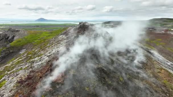 Geotermiskt Område Nära Sjön Myvatn Smoky Hill Naturen Island Röker — Stockvideo