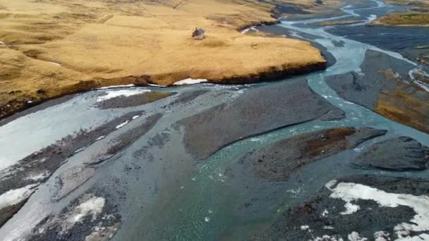 Река Чистой Голубой Ледниковой Водой Исландии Живописная Сельская Местность Севере — стоковое видео