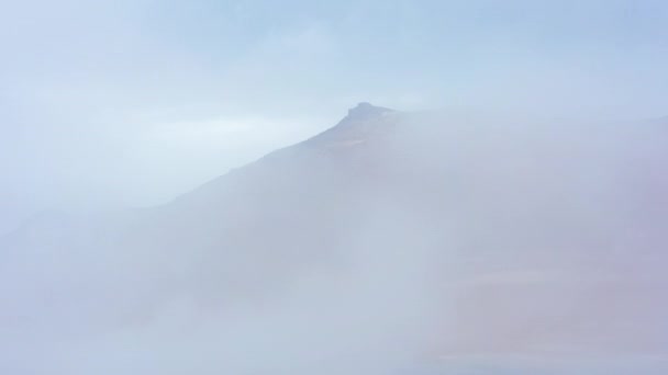 アイスランドの地熱地帯 硫黄谷の純粋な緑のエネルギー喫煙フマロール 有名な観光地Hverir ミヴァトン湖近くの本当の火山活動 水の蒸発 — ストック動画